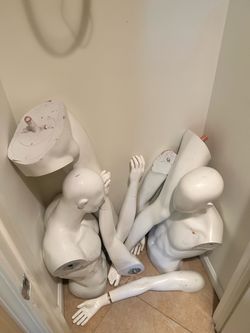 1 Full + 1 Half Mannequin
