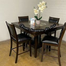 Beautiful High Table W/4 Bar Stools Excellent Condition Like New 