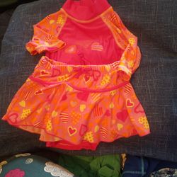 UV SKINS GIRLS 3T SWIMSUIT SET SKIRT MOCK NECK TSHIRT HEARTS PINKS ORANGE YELLOW 