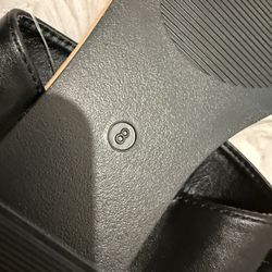 WOMEN’S SANDALS SIZE 8