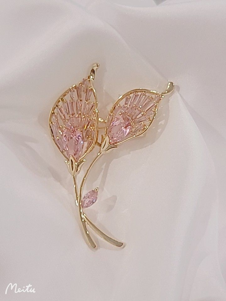 Noble and Elegant Lucky Calla Lily Pink Crystal Zircon Brooch