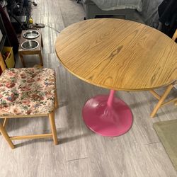 Old vintage table shabby chick throw back table and two chairs.  45$ or best offer..