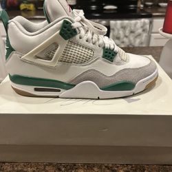 Air Jordan 4 Sb Pine Green