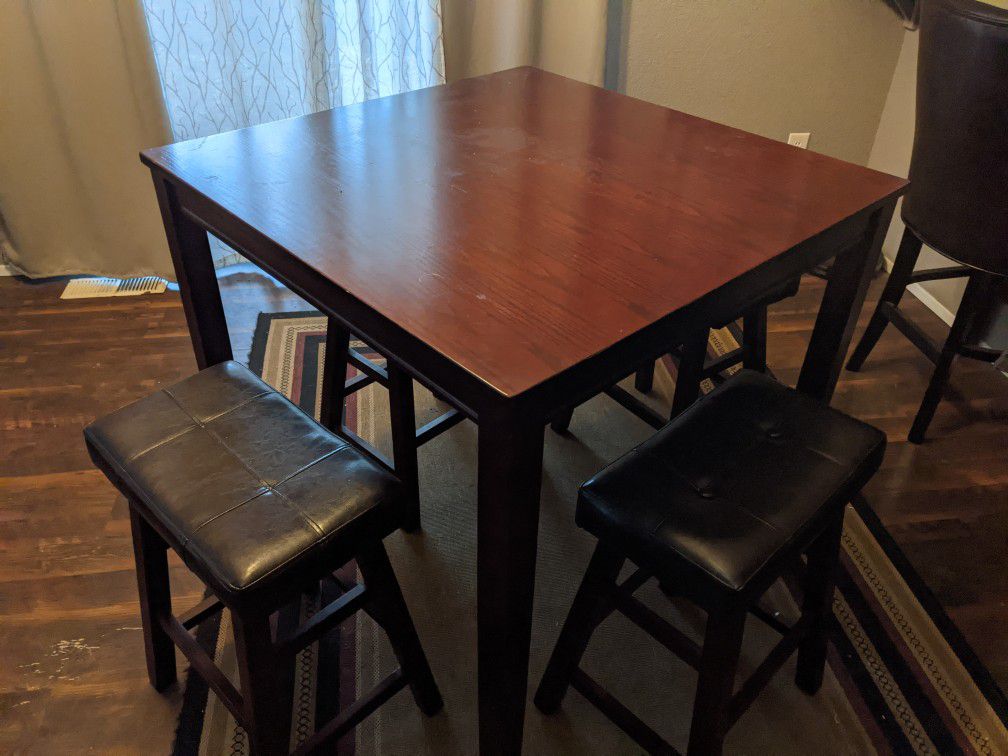 Square Dining Table w/4 Stools