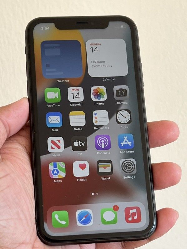 iPhone 11 , Factory Unlocked, Excellent Condition Like New