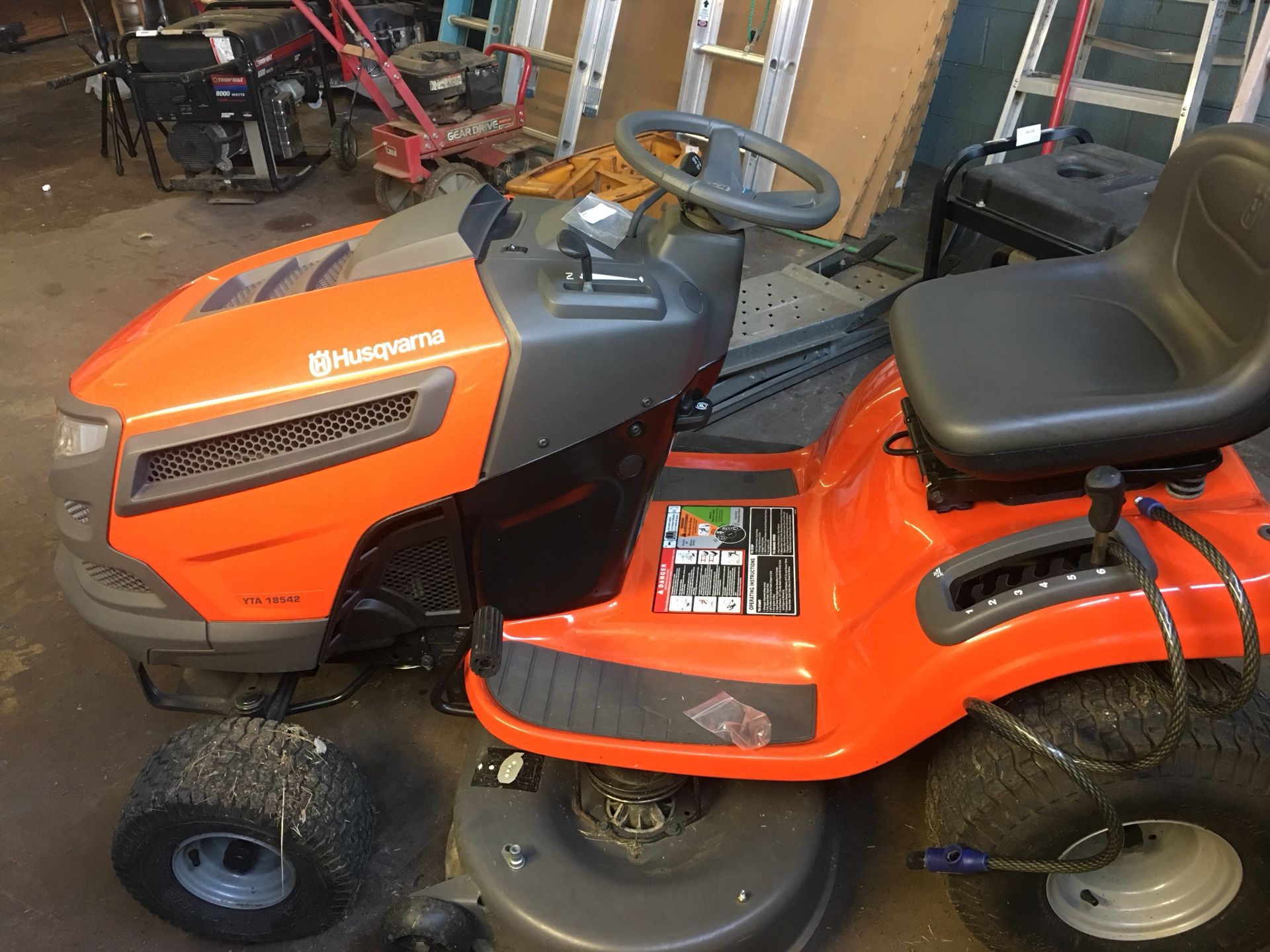 HUSQVARNA YTA18542 18.5-HP Automatic 42-in. Riding Lawn Mower: LIKE NEW!!