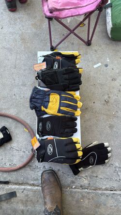 Winter Gloves (caiman ) Different Sizes $10 Pair