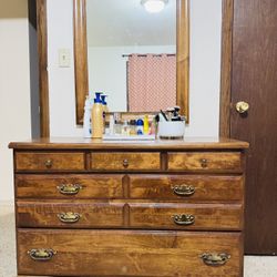 Dresser With Mirror 