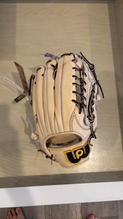 World Pegasus WGN4PT8 Baseball Glove – Outfielder Model (Hardball/Softball Compatible)