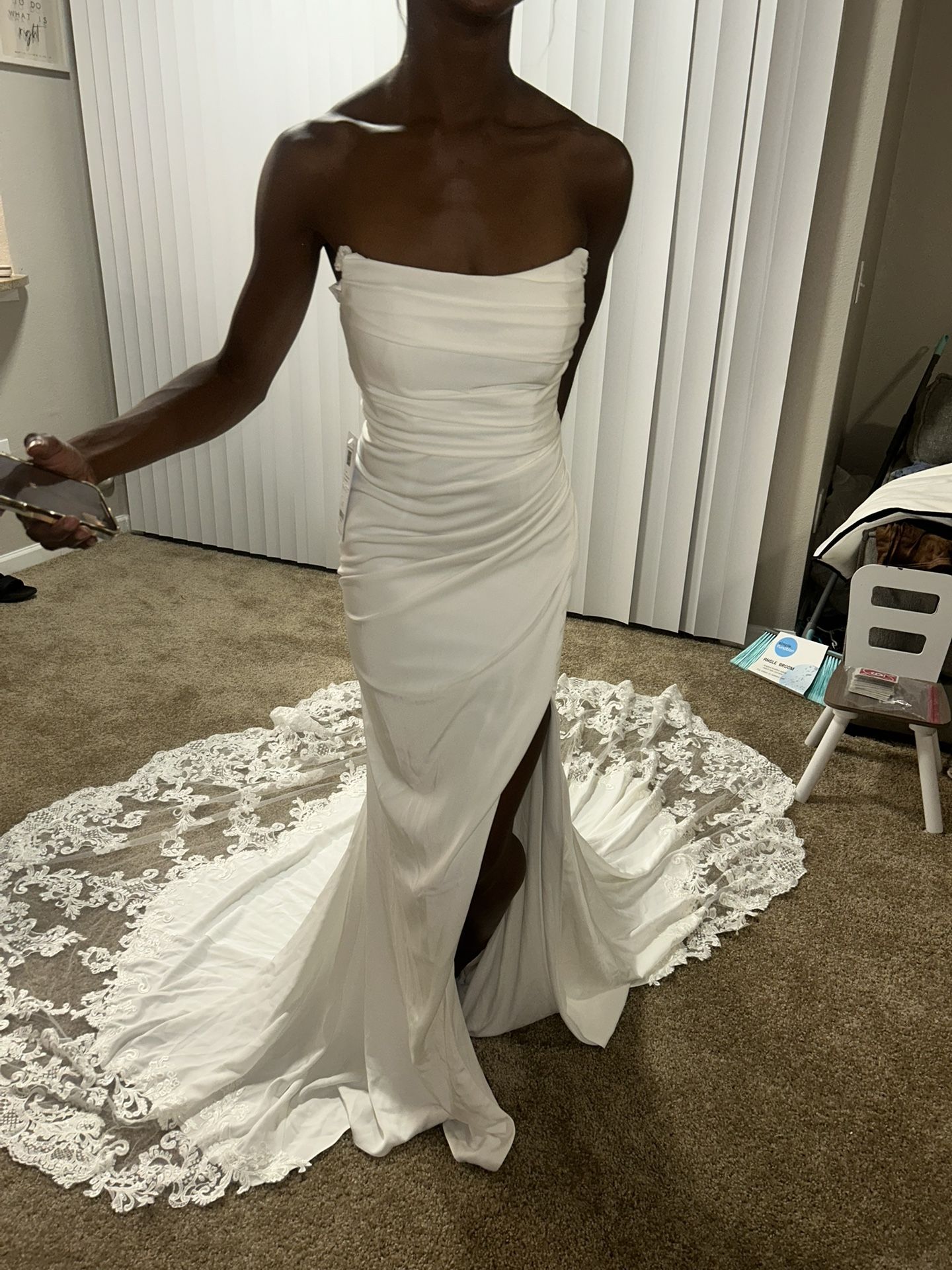 BRAND NEW WEDDING DRESS 