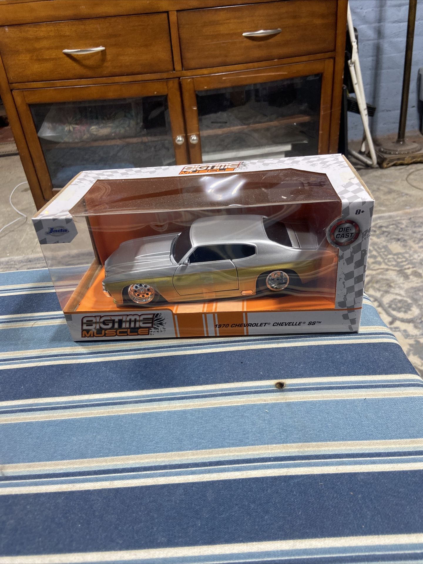 Bigtime Muscle 1970 Chevy Chevelle SS 1:24 Scale Diecast Model Gold Silver