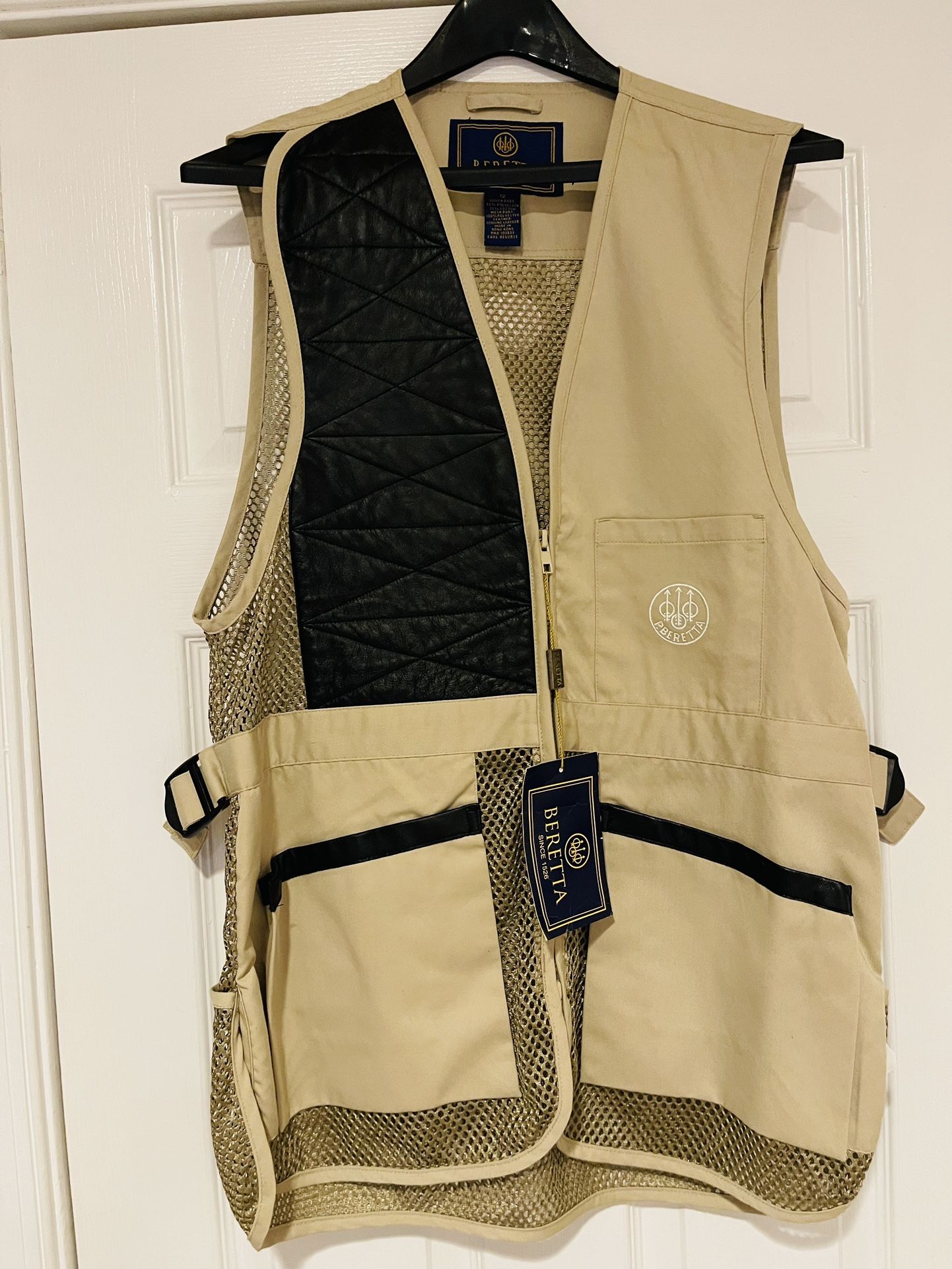 New Women’s Beretta Hunting Shooting Marksmanship Outdoors Khaki /Black Vest Size US 12