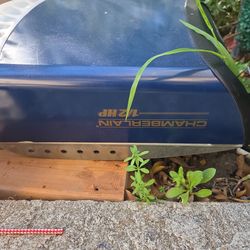 Chamberlain garage door opener screw drive.  free