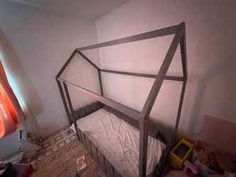 Play house bed