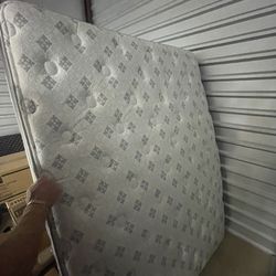 QUEEN SIZE MATTRESS 