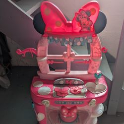 Little Girl's Minni Kitchen