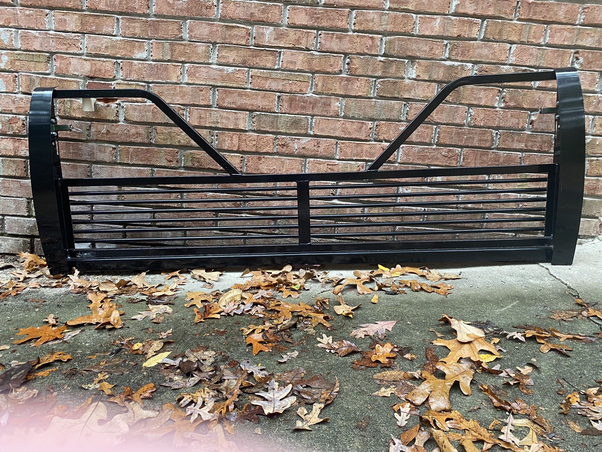 Fifth Wheel Camper V-Tail Gate