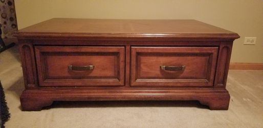 Coffee table by universal furniture