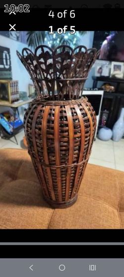 Wicker & Metal vase is in New condition! Vintage,