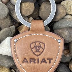 Ariat Brown Leather 3.25” Keychain Keyring Hefty Hardy Metal Ring Unisex Western Brand New Logo