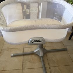 Halo bassinet swivel sleeper