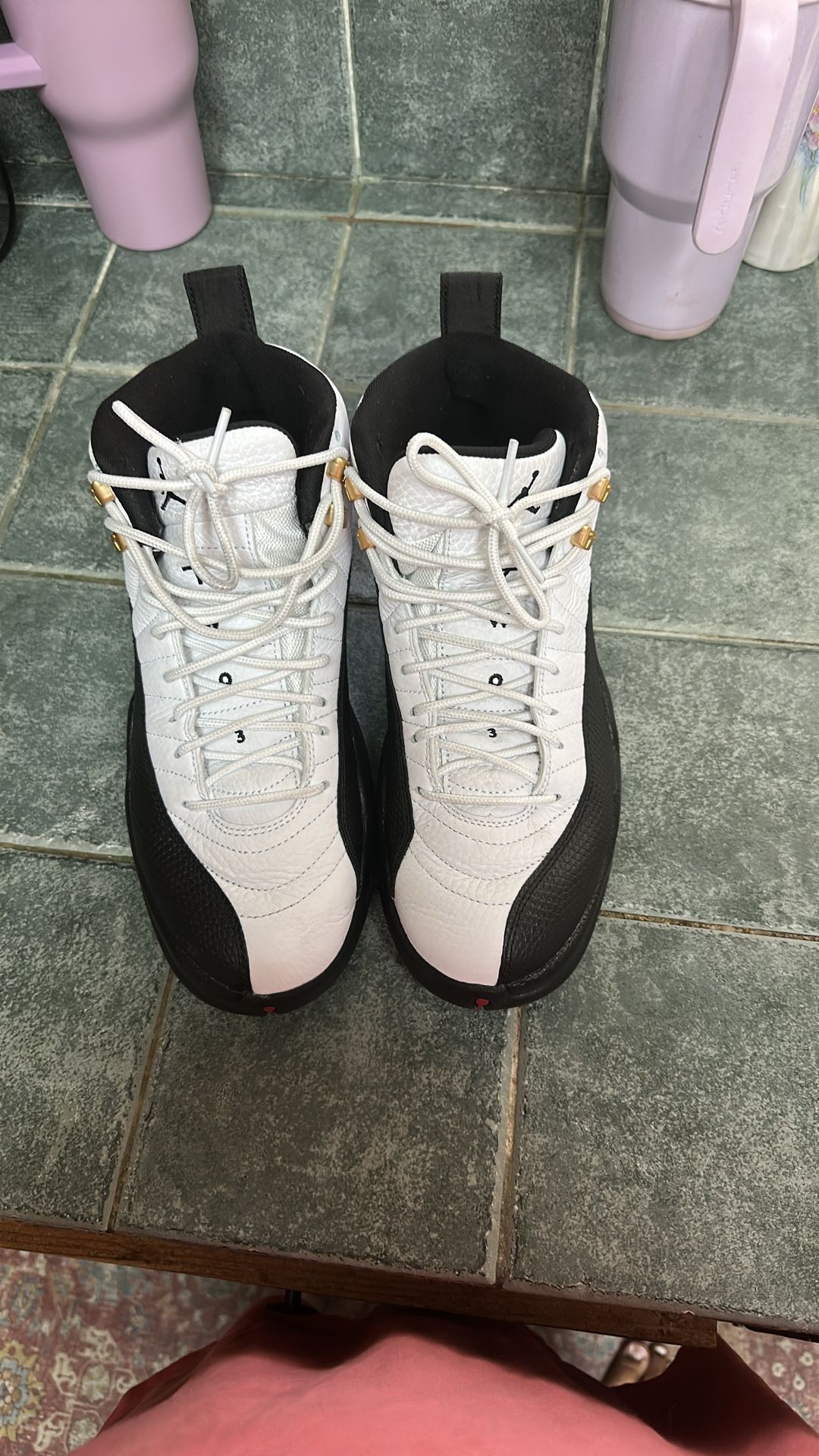Air Jordan 12 retro , black and white , 8.5 in Men’s