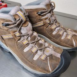 KEEN Women's Waterproof Hiking Boots