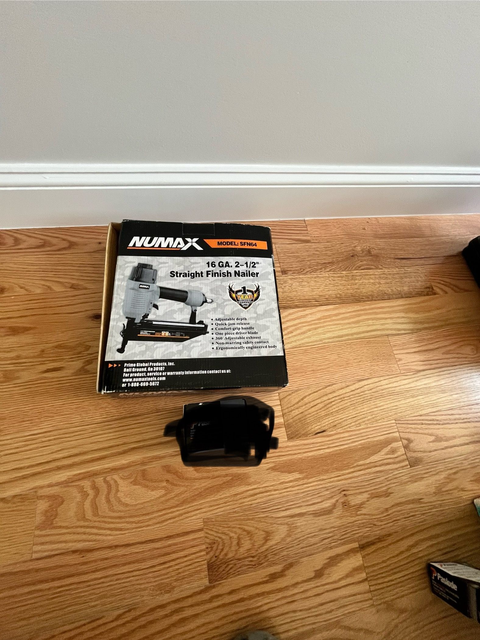 NuMax Pneumatic 16-Gauge 2-1/2 in. Straight Finish Nailer