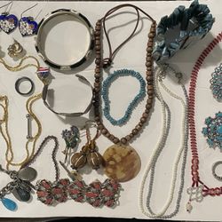 Lot vintage and custom jewelry