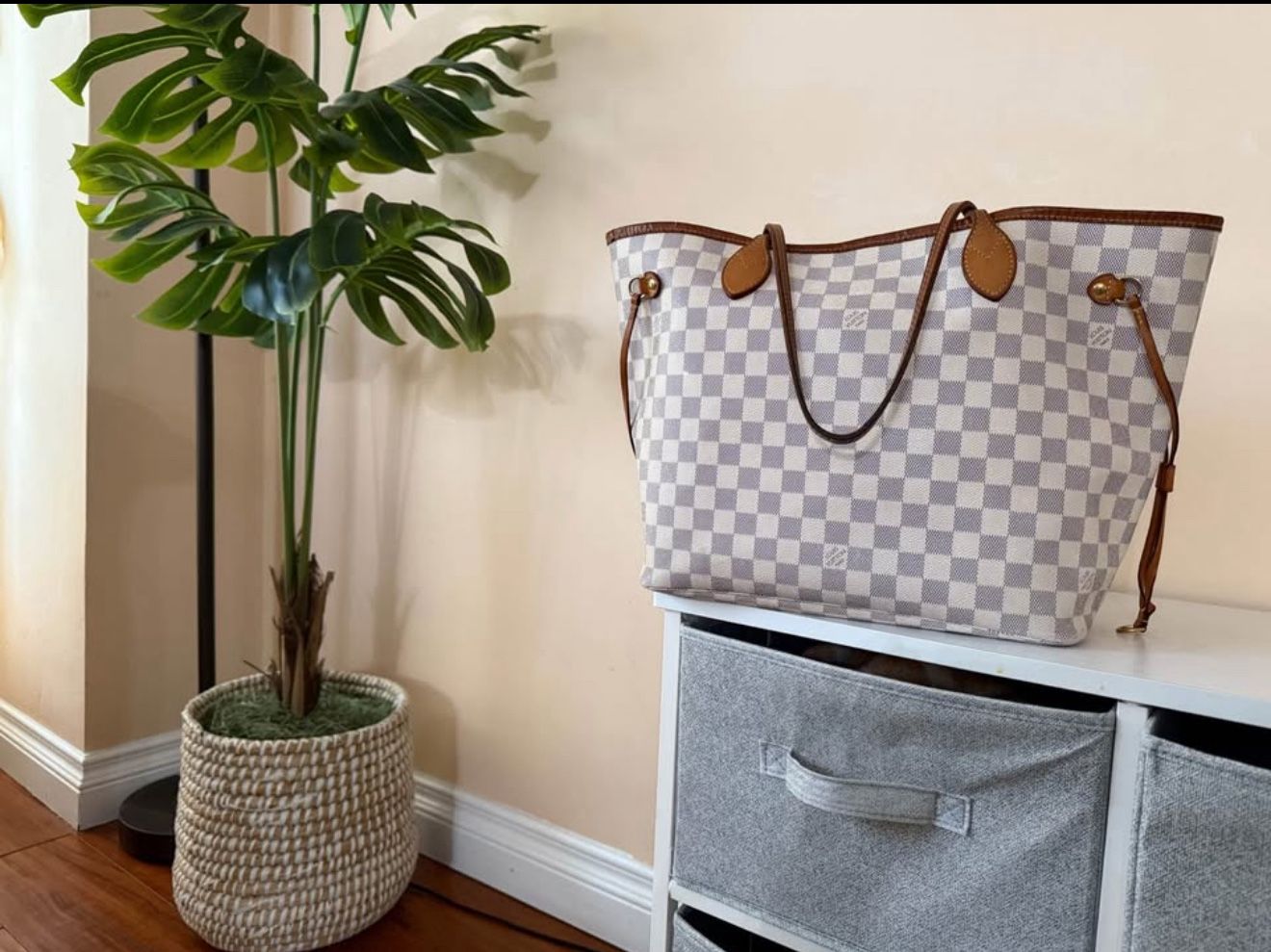 Lv Tote Authentic No Pouch, Sale As Is