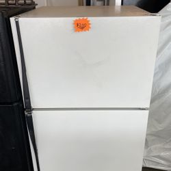 Hot Point Top And Bottom Refrigerator
