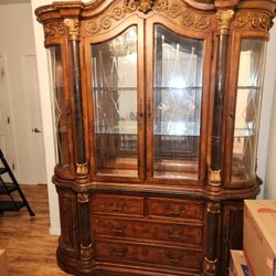 China Cabinet / Hutch – Excellent Condition