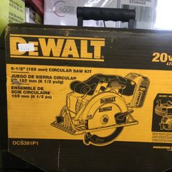 DEWALT 6 1/2 circular Saw Kit 