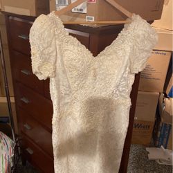 Wedding Dress Gorgeous Looks Brand New 