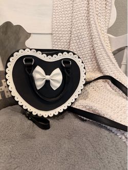 Hot Topic Black & White Heart-Shaped Bow Handbag Crossbody Purse