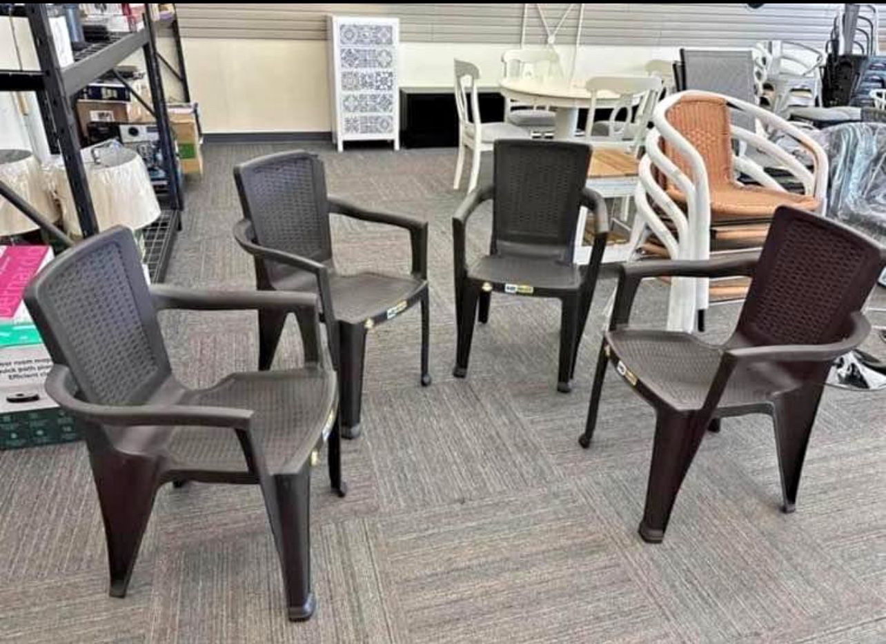 Chairs 4 Piece Plastic Chair Set, Espresso (one Has Damage On The Top)