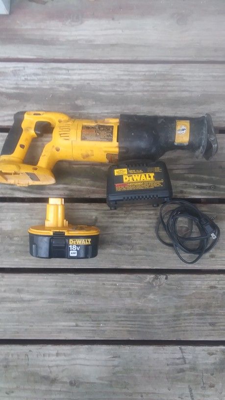 DEWALT - 18 Volt Sawzall With Charger And Battery