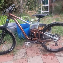 Giant
2022 Trance X 2 Size M.  Rode Maybe 2 Time!