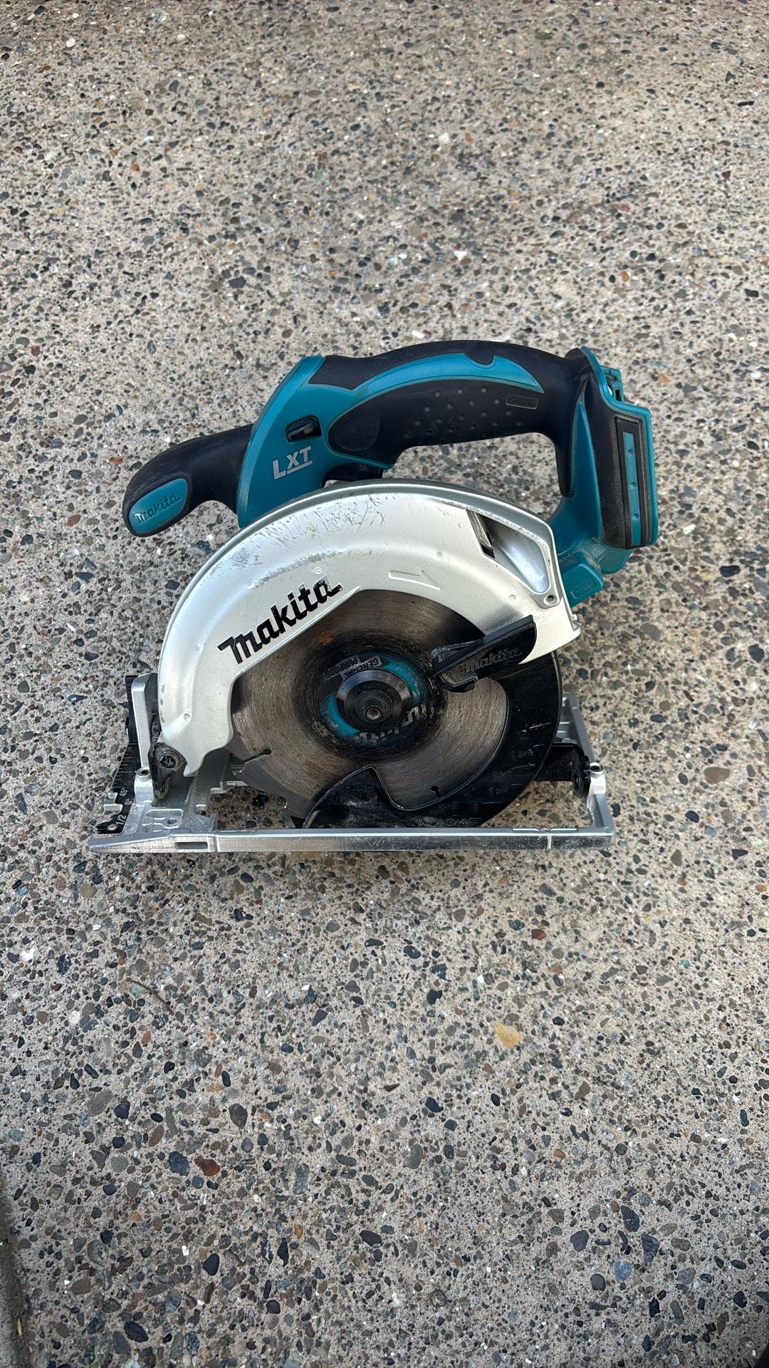 Makita 18V LXT Cordless Circular Saw XSS02Z