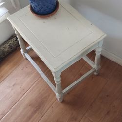 Cute Vintage White Low Table/stool