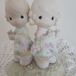 $10.00 - 1985 Precious Moments Porcelain Collectible "To My Forever Friend"!  Gorgeous Spring Flowers!  Like New Condition!