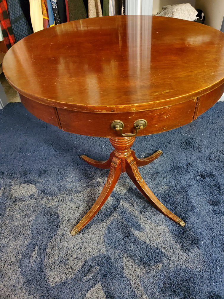SMALL ANTIQUE MERSMAN SIDE TABLE