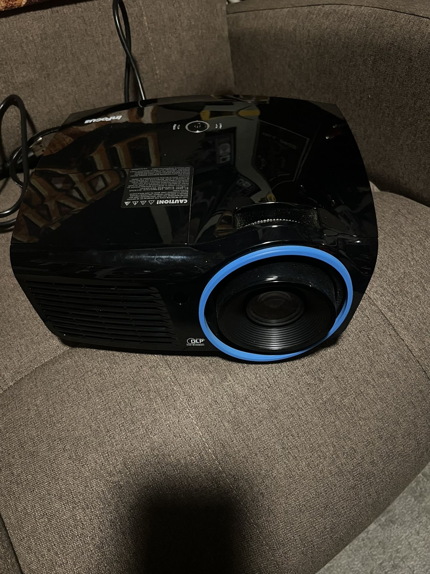 Infocus IN3138HD Projector W/ 120 Screen. 