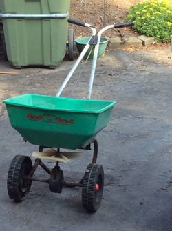 Lawn Broadcast Spreader