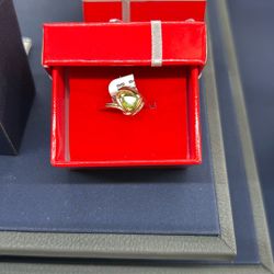 Green Stone Lady Ring 14 K 
