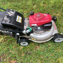 Lawnmower/lawn Mower Honda Excellent Conditions Rear Wheels Drive Self Propelled Run Like New. 