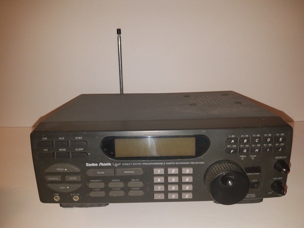 RADIO SHACK PRO-2036 Direct Entry Programmable AM/FM ScannIng Receiver 200 CN.