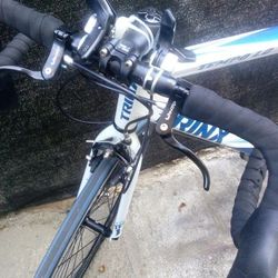 Trinx Tempo 1.0 Racing Bike