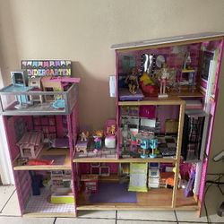 Barbie House And Accessories 