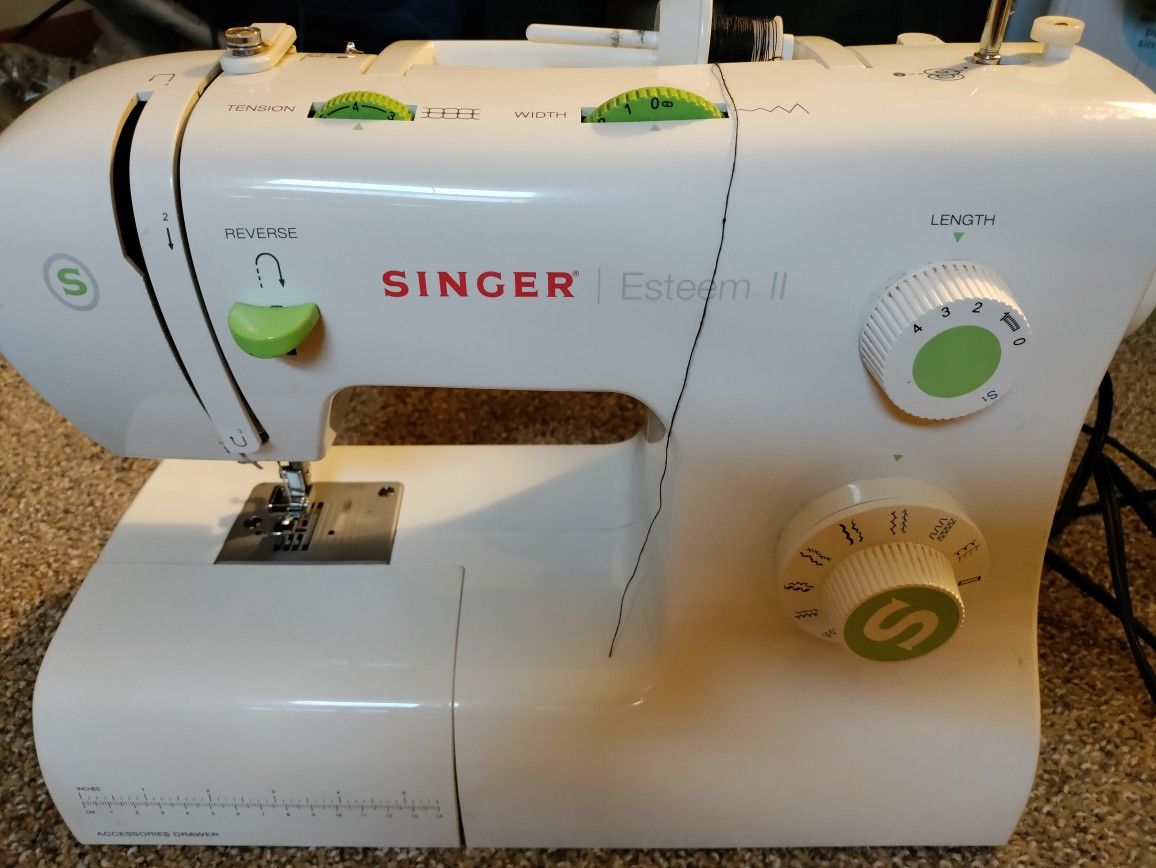 Singer Esteem II Sewing Machine